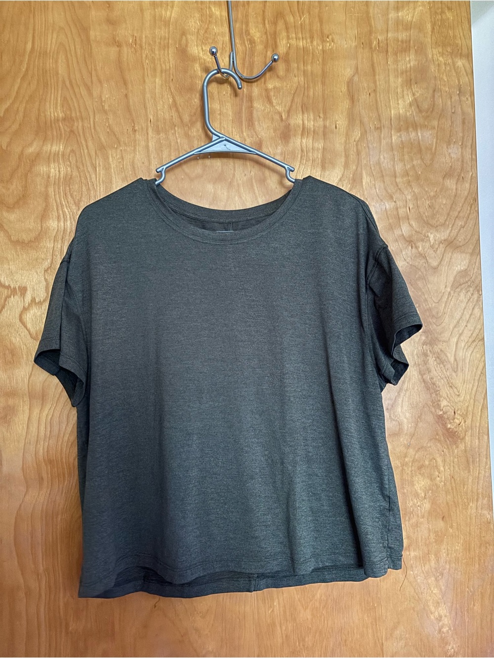 Women's Workout Tee in Dark Olive